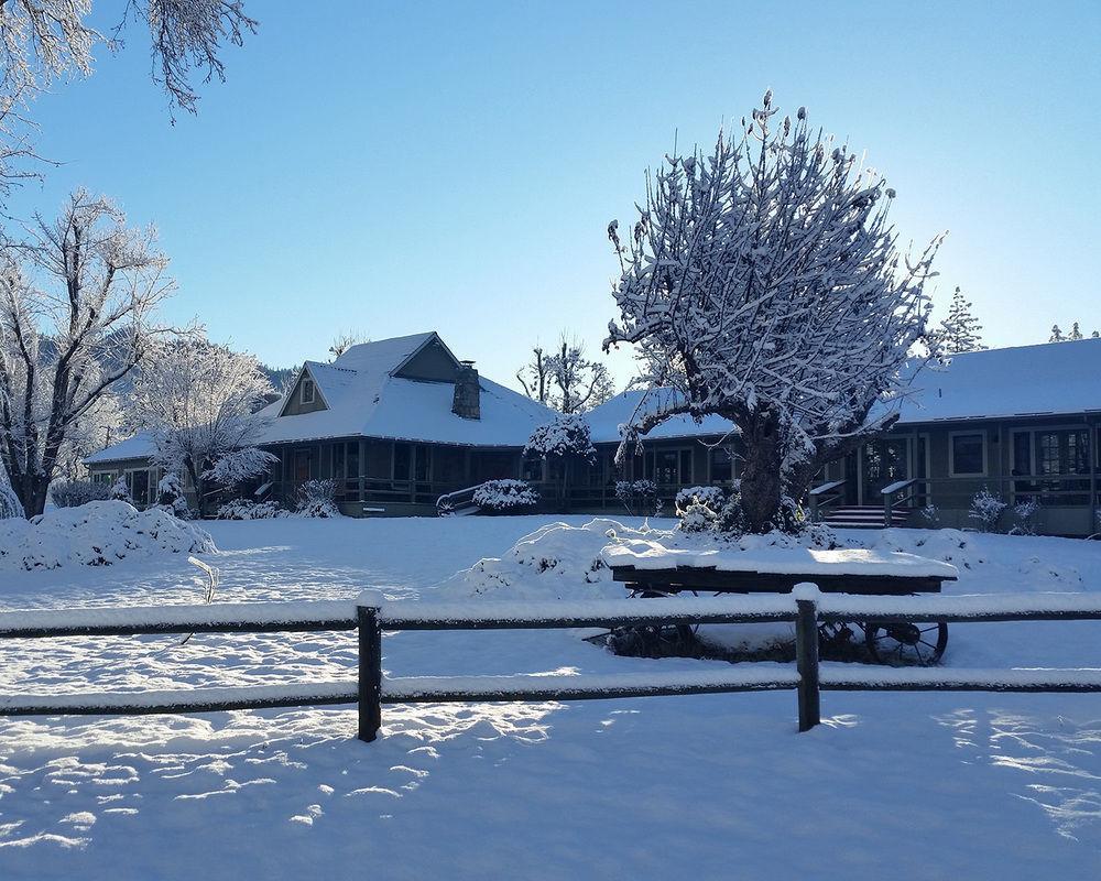 Sierra Sky Ranch Hotel Oakhurst Exterior photo
